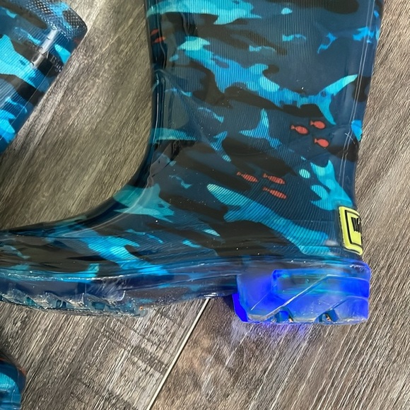 Western Chief Shark Camo Light Up Rainboots Size 7 Blue - Picture 3 of 10